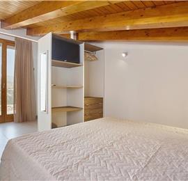 4 bedroom villa with pool, Castellammare del Golfo, sleeps 8-9